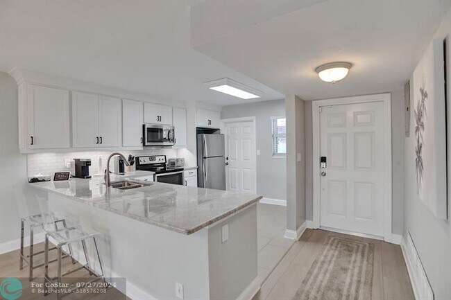 Building Photo - 3121 NE 51st St