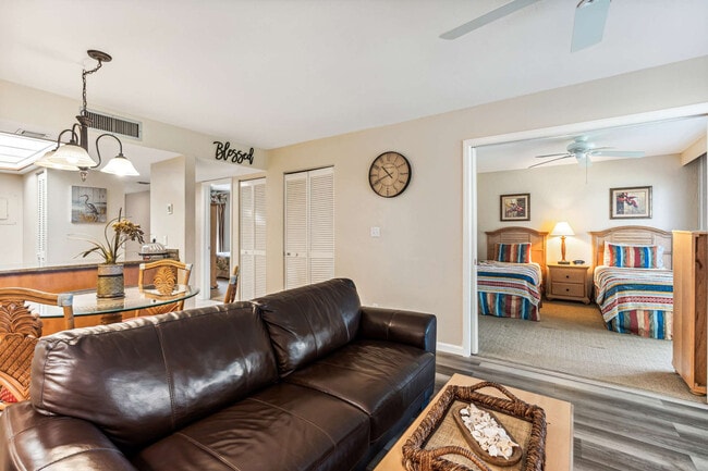 Foto del edificio - 600 Neapolitan Way