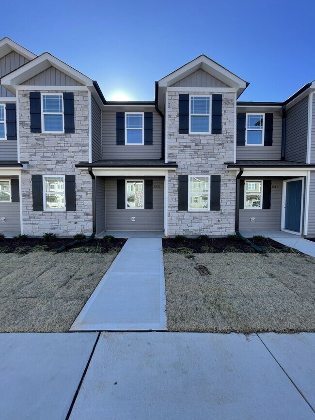 Building Photo - 1039 Peony Ln