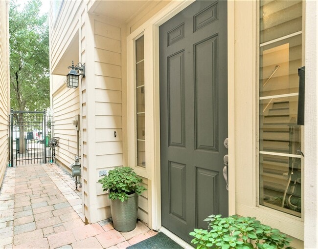 Foto del edificio - 5742 Kiam St