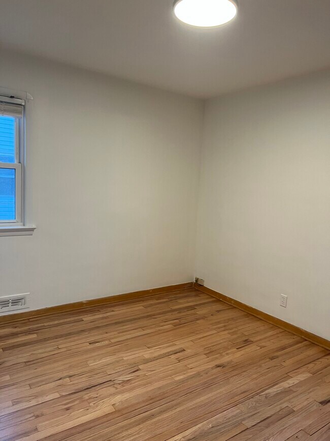 Foto del edificio - 16232 Barriemore Ave