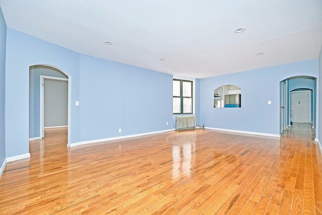 Building Photo - 645 W 160th St
