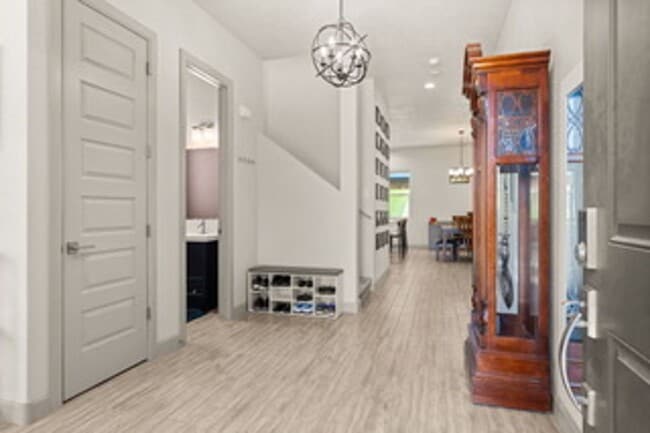 Building Photo - Like New Los Lunas Home!