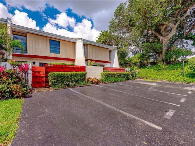 Foto principal - 3906 Flamewood Ln
