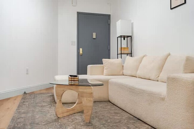 Foto del edificio - 1384 Ridge Ave