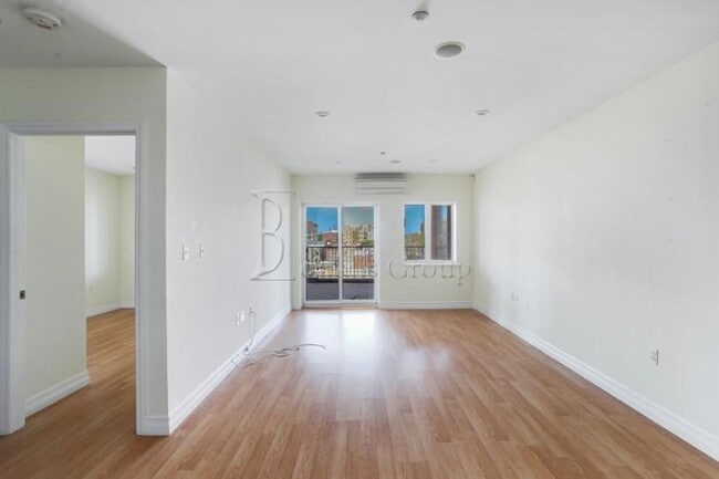 Building Photo - 1 bedroom in ASTORIA NY 11102