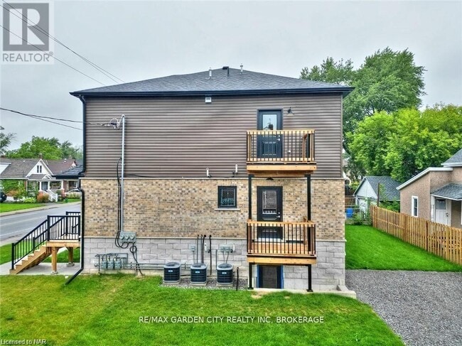 Building Photo - 272-272 Niagara St