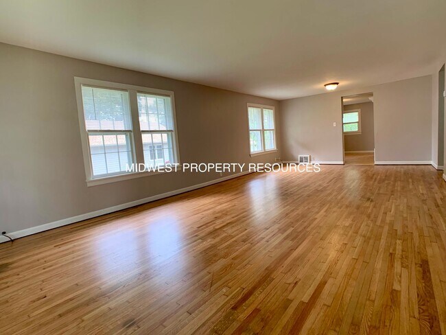 Foto del edificio - Adorable Bungalow in Downtown Lees Summit!