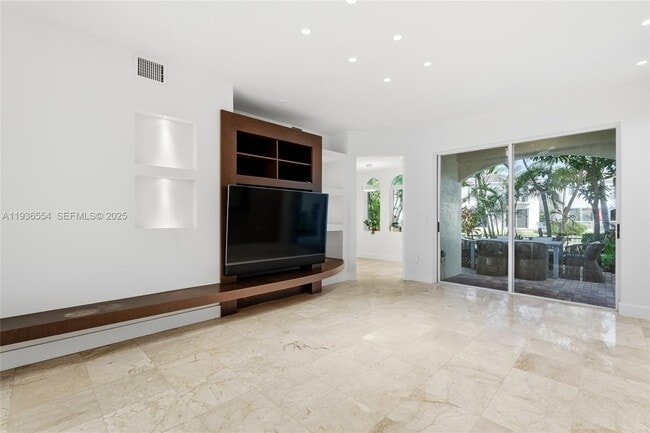 Foto del edificio - 3135 NE 211th St