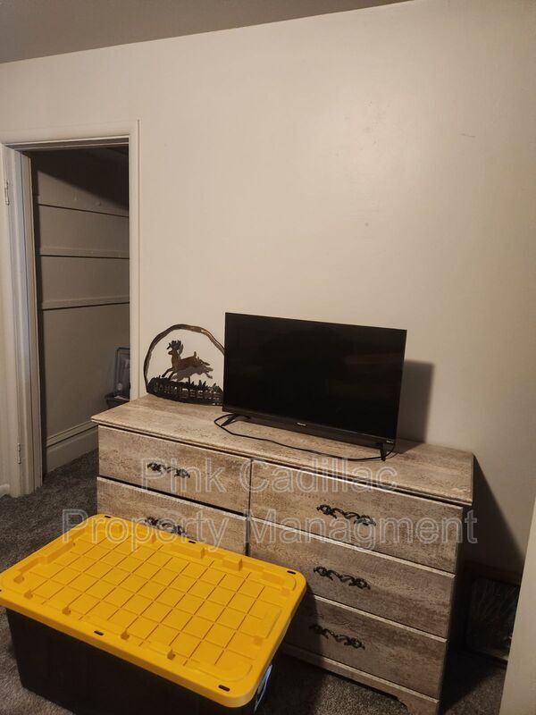 Foto del edificio - 311 E Grove Ave