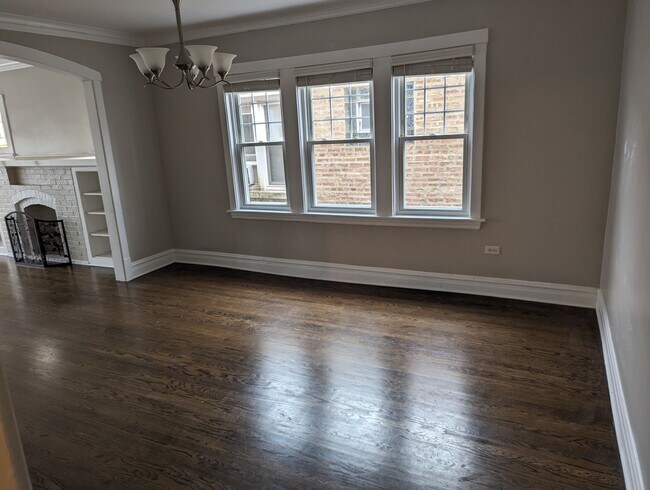 Building Photo - 4117 W Wellington Ave
