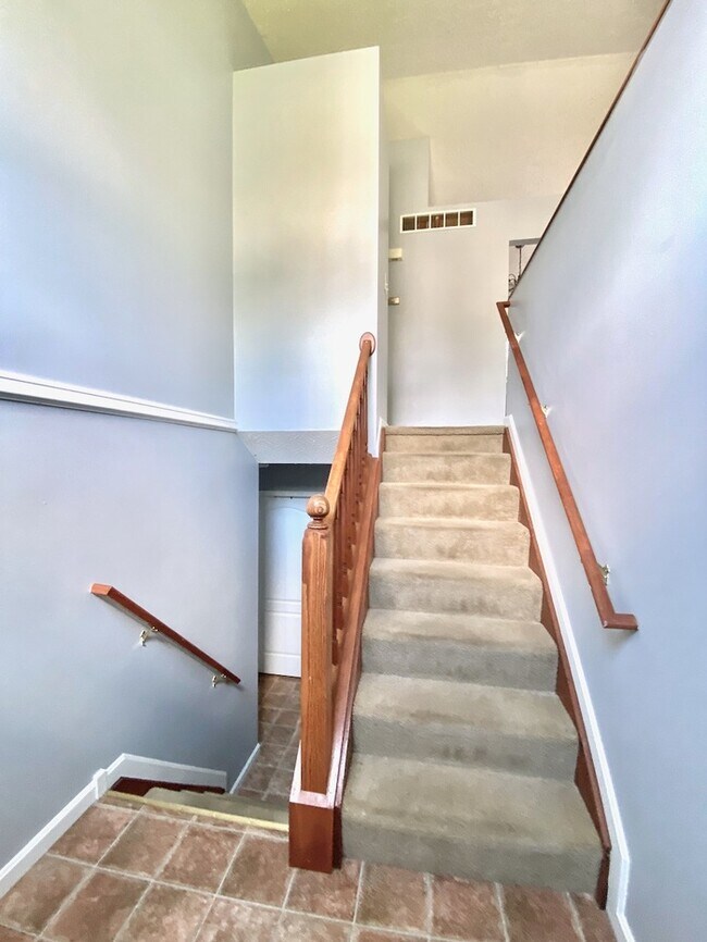 Foto del edificio - Nice 3 Bed Bi-level Available in Hebron!