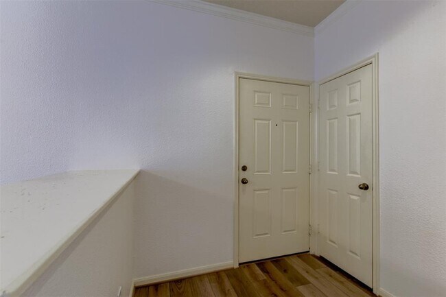 Building Photo - 6607 Lake Woodlands Dr