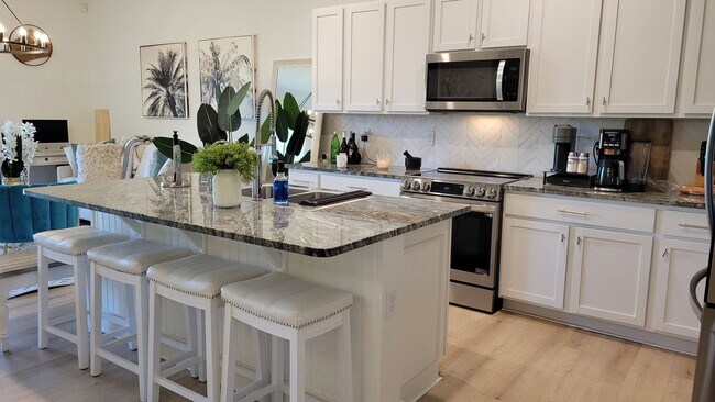 Building Photo - Annual UNfurnished almost new townhome in Palmer Ranch!