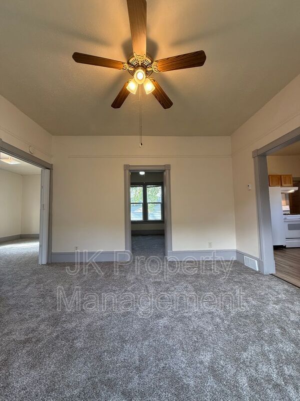 Foto del edificio - 613 8th Ave S