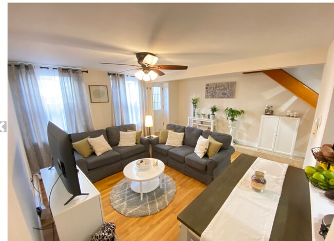 Building Photo - 470 E 3rd St