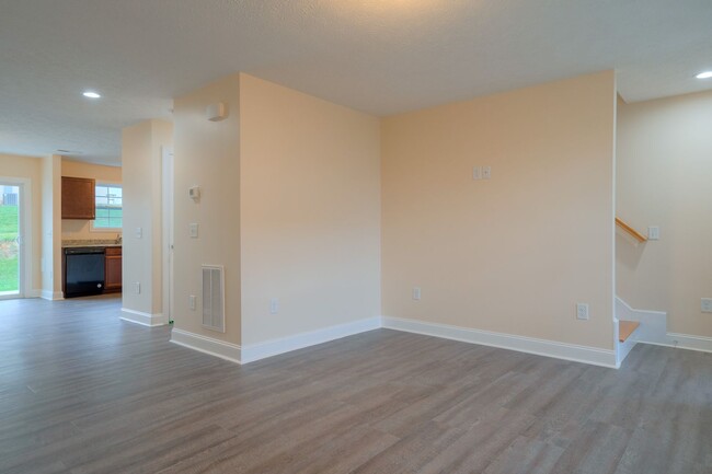 Foto del edificio - Oak Tree Townhome|3 Bed , 3.5 Bath|  June ...