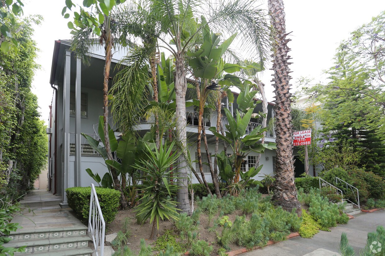 Primary Photo - 215 N La Peer Dr