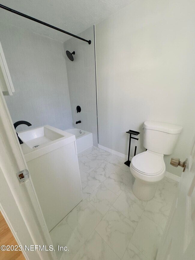 Foto del edificio - 9726 Aberdare Ave W