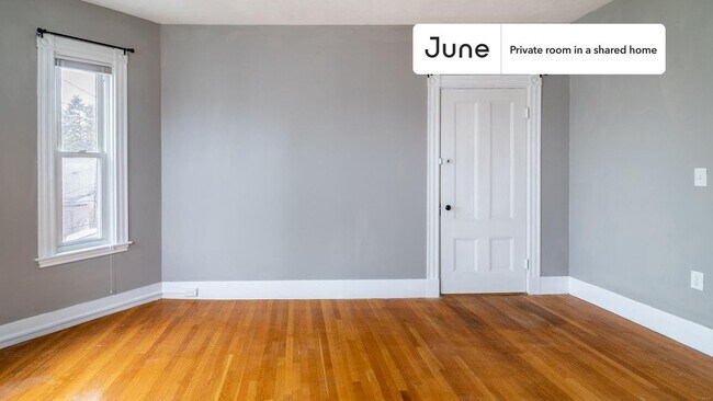 Foto del edificio - Room in Shared 5 bed/1 bath home