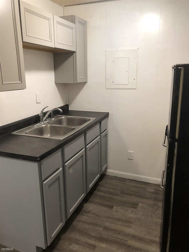 Foto del edificio - Studio, 1 bath  - 4609 E Washington St 9