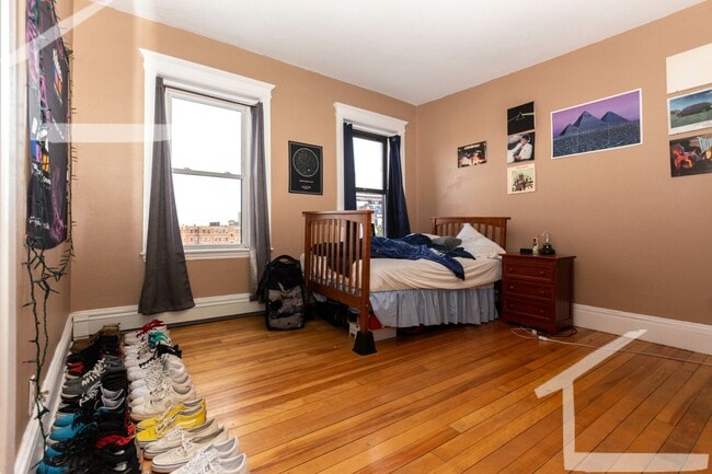 Building Photo - 9/1/26 Renovated 2BR in Allston near MBTA, BU