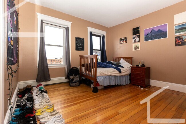 Building Photo - Great 4-Bedroom 2-Bath in Allston
