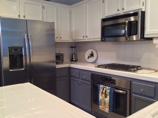 Foto del edificio - Charming Upper End Unit 2 Bed 2 Bath Condo