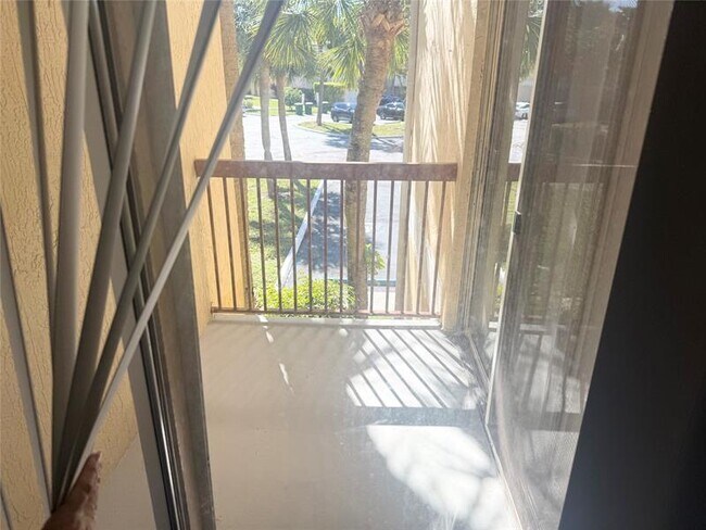 Foto del edificio - 7680 Westwood Dr