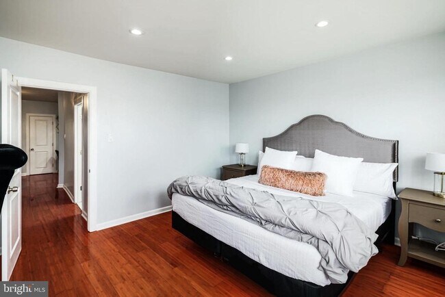 Foto del edificio - 7076 Forrest Ave