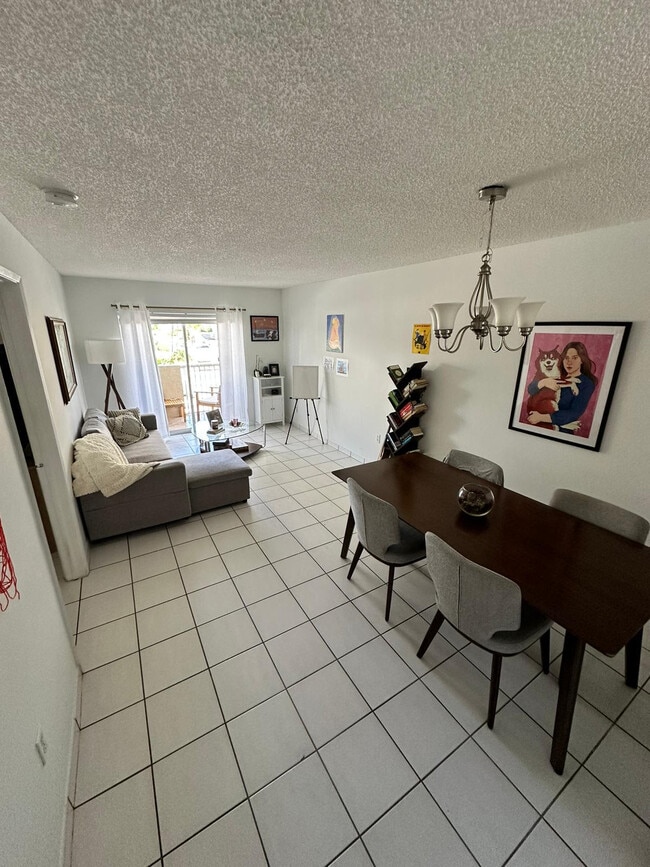 Foto del edificio - 6801 Harding Ave