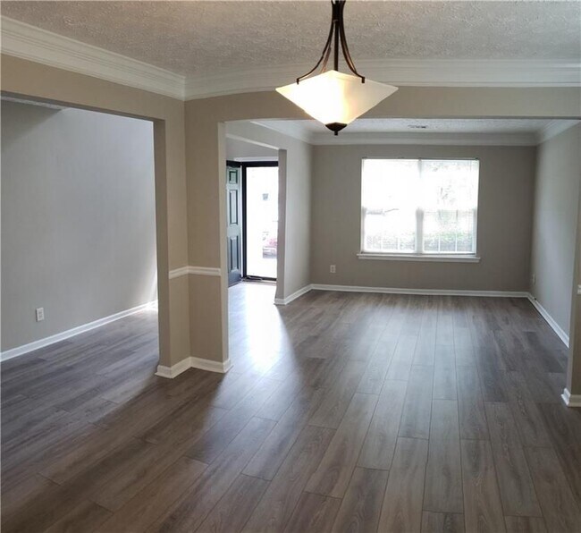 Foto del edificio - 204 Wild Flower Ln