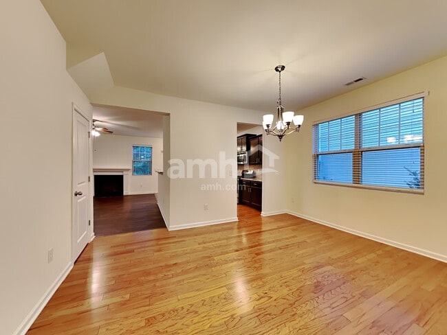 Building Photo - 117 Lyonshall St