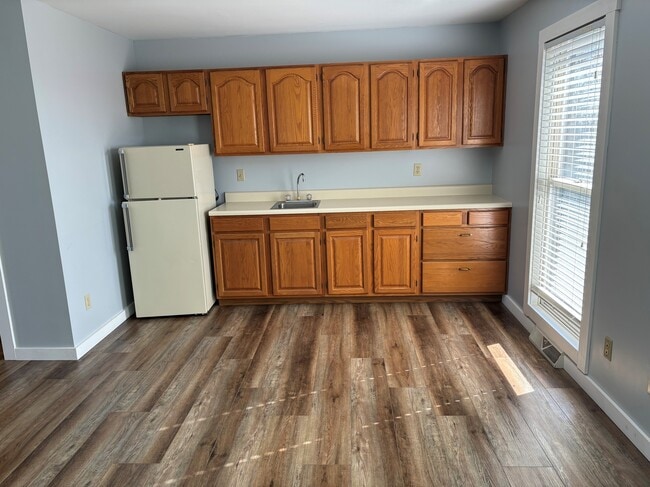 Building Photo - 1800 Pinnacle Point