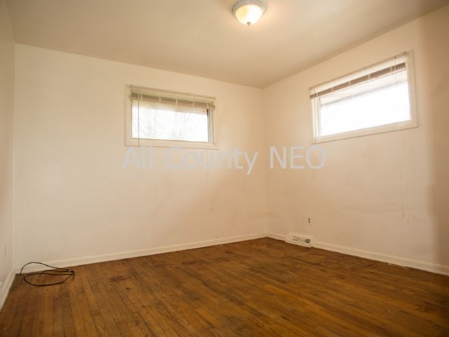 Building Photo - 5221 Catherine St