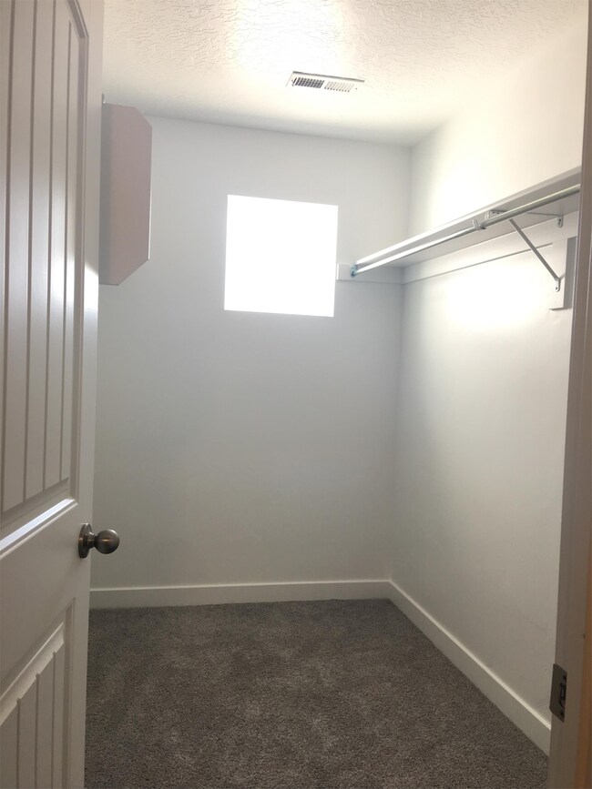 Building Photo - 467 S Fox Chase Ln