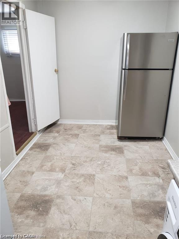 Building Photo - 205 Kenilworth Ave N