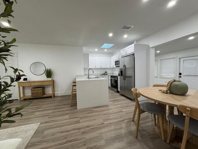 Foto del edificio - 22011 Catherine Ave