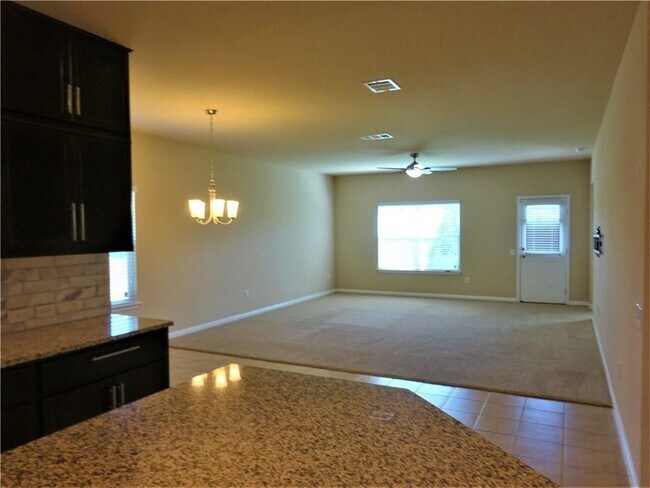 Building Photo - 1533 Maier Dr