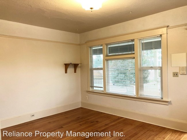Building Photo - 4922-4930-4930 N Albina Ave