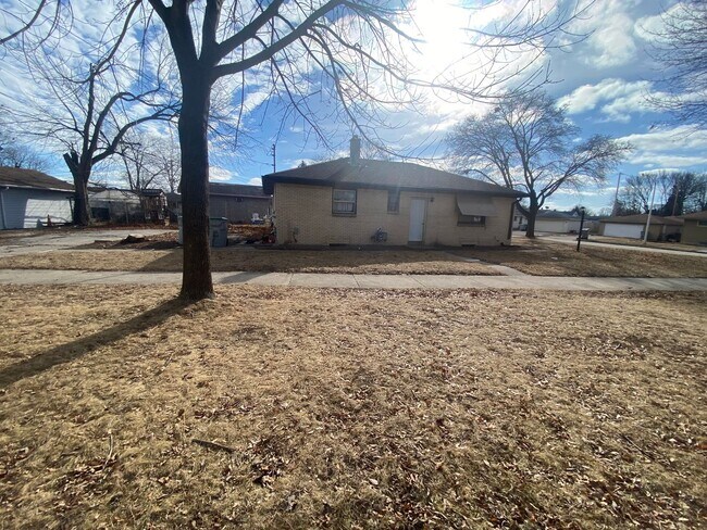 Foto del edificio - 3BR SINGLE FAMILY HOME WITH FULL BASEMENT,...