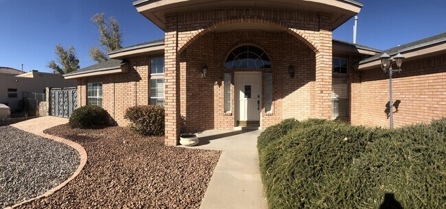 Building Photo - 556 Pinar Del Rio Dr