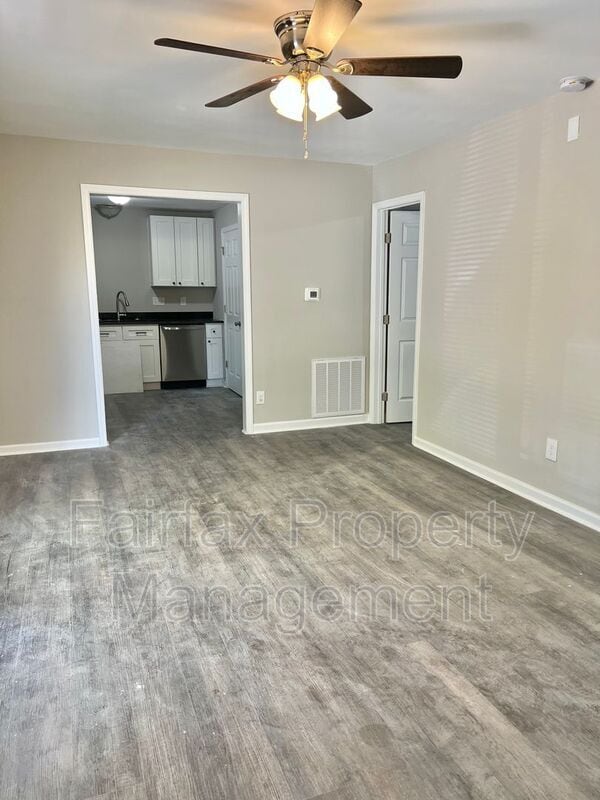 Photo - 1112 E Lawson St Apartment