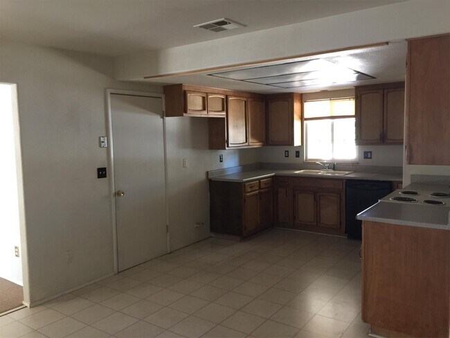 Building Photo - 2308 Northridge Dr