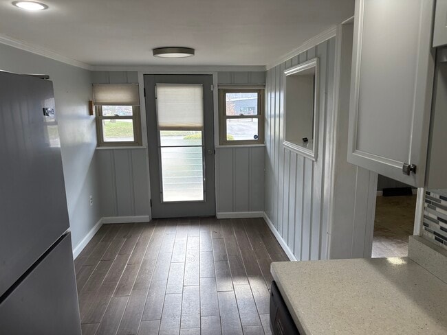 Building Photo - 3845 Round Bottom Rd