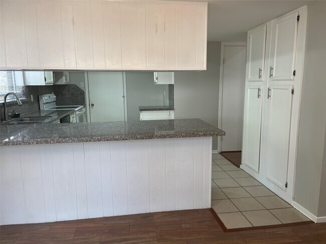 Foto del edificio - 65 Yewleaf Rd