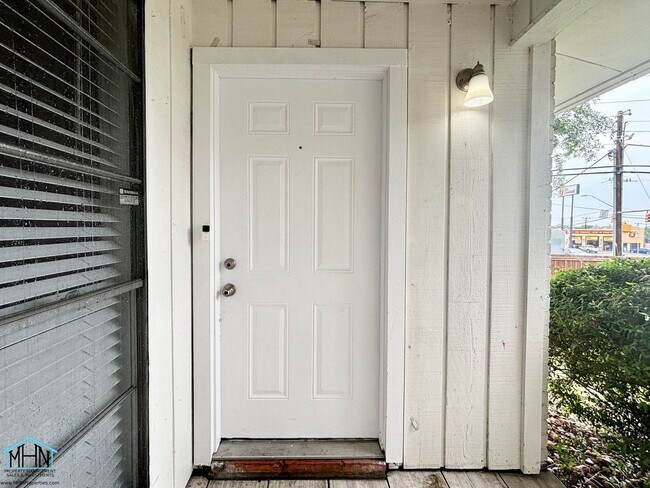 Foto del edificio - Nicely updated Duplex in Harmony Hills, ju...