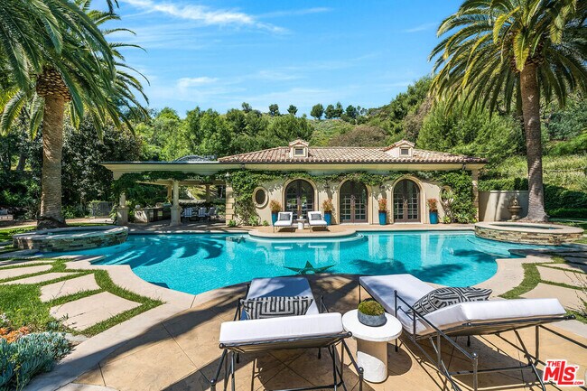 Foto del edificio - 70 Beverly Park St