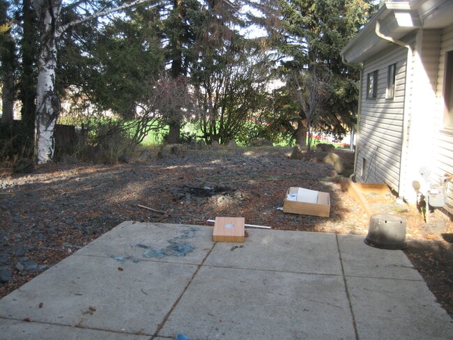 Building Photo - 1315 NE Orchard Dr