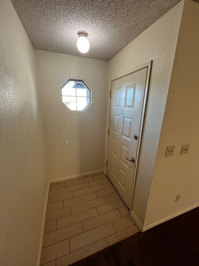 Foto del edificio - UPCOMING Wonderful Porterville Home